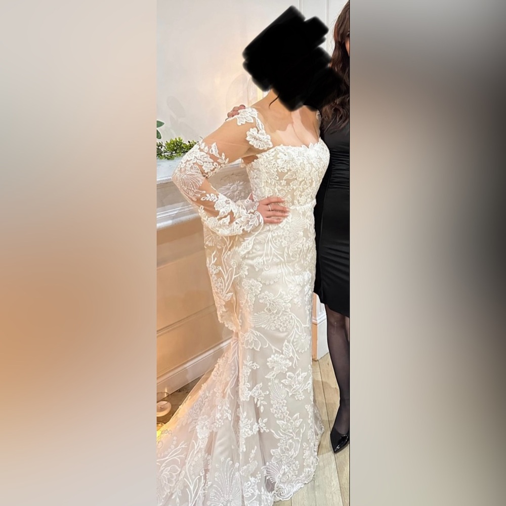 Lace wedding dress